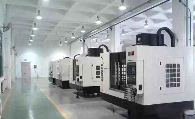 Application scenarios of industrial LCD screens in automated workshops